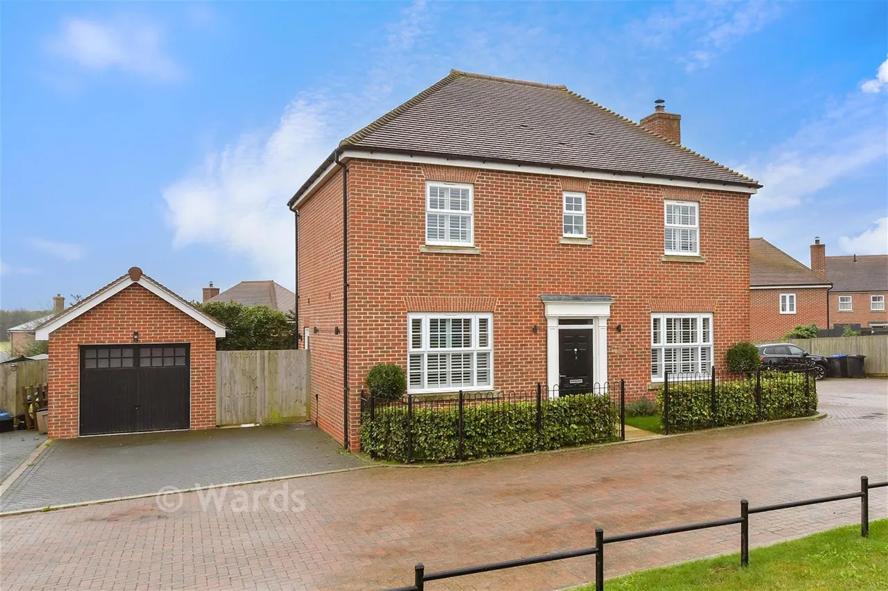 4 bed house for sale, Merlin Avenue, Whitfield, CT16