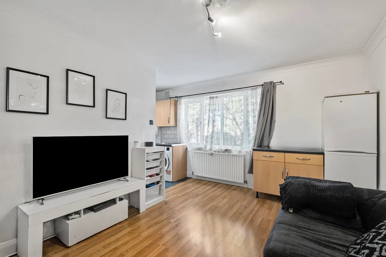 2 bed flat to rent, Dagnall Park, London, SE25