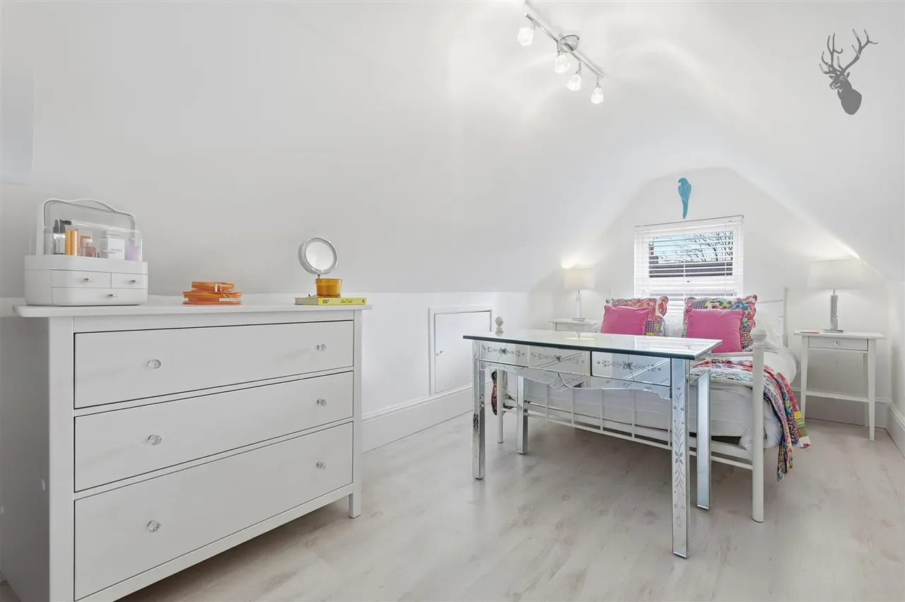 West Grove, Woodford Green, IG8, photo 18
