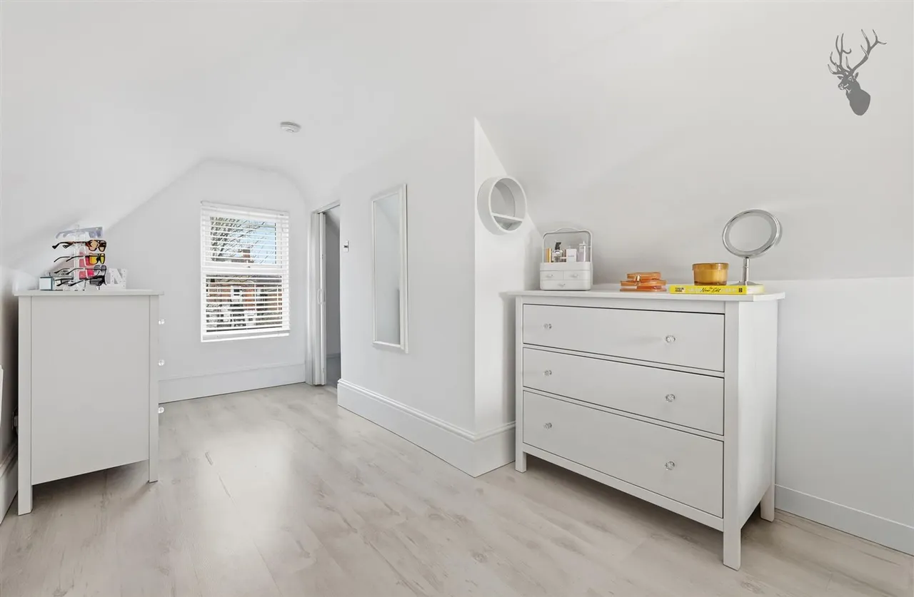 West Grove, Woodford Green, IG8, photo 19