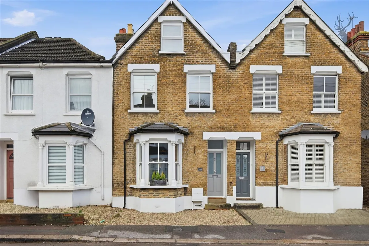 3 bed house for sale, West Grove, Woodford Green, IG8