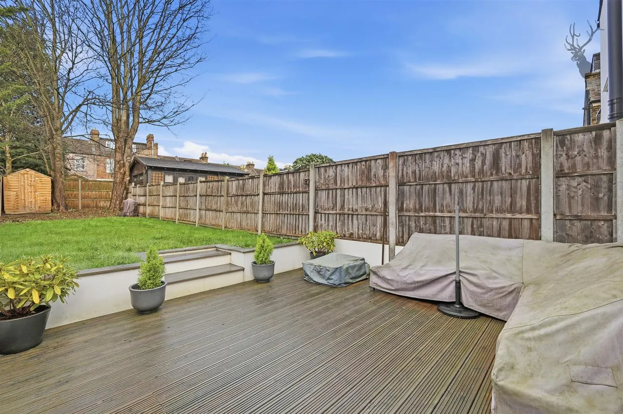 West Grove, Woodford Green, IG8, photo 20