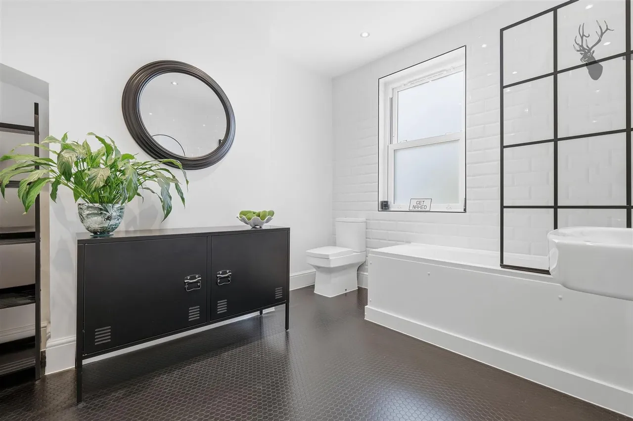 West Grove, Woodford Green, IG8, photo 16