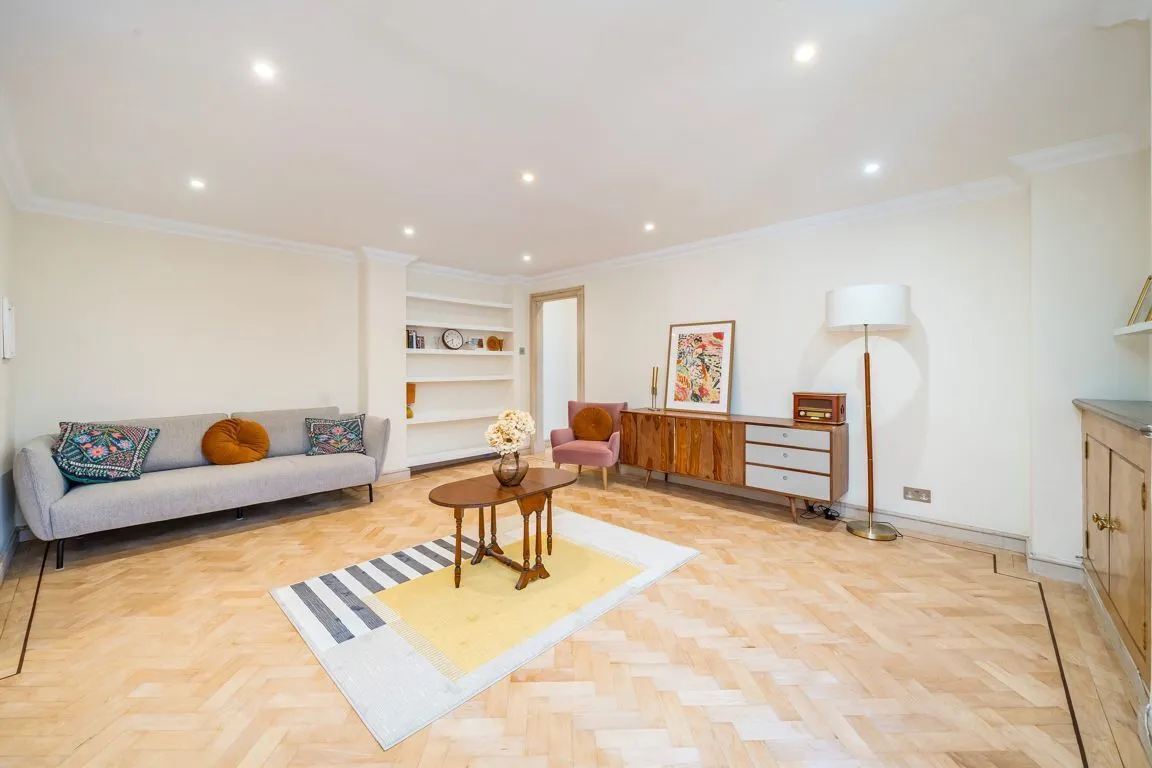 2 bed property to rent, Valetta Road, W3