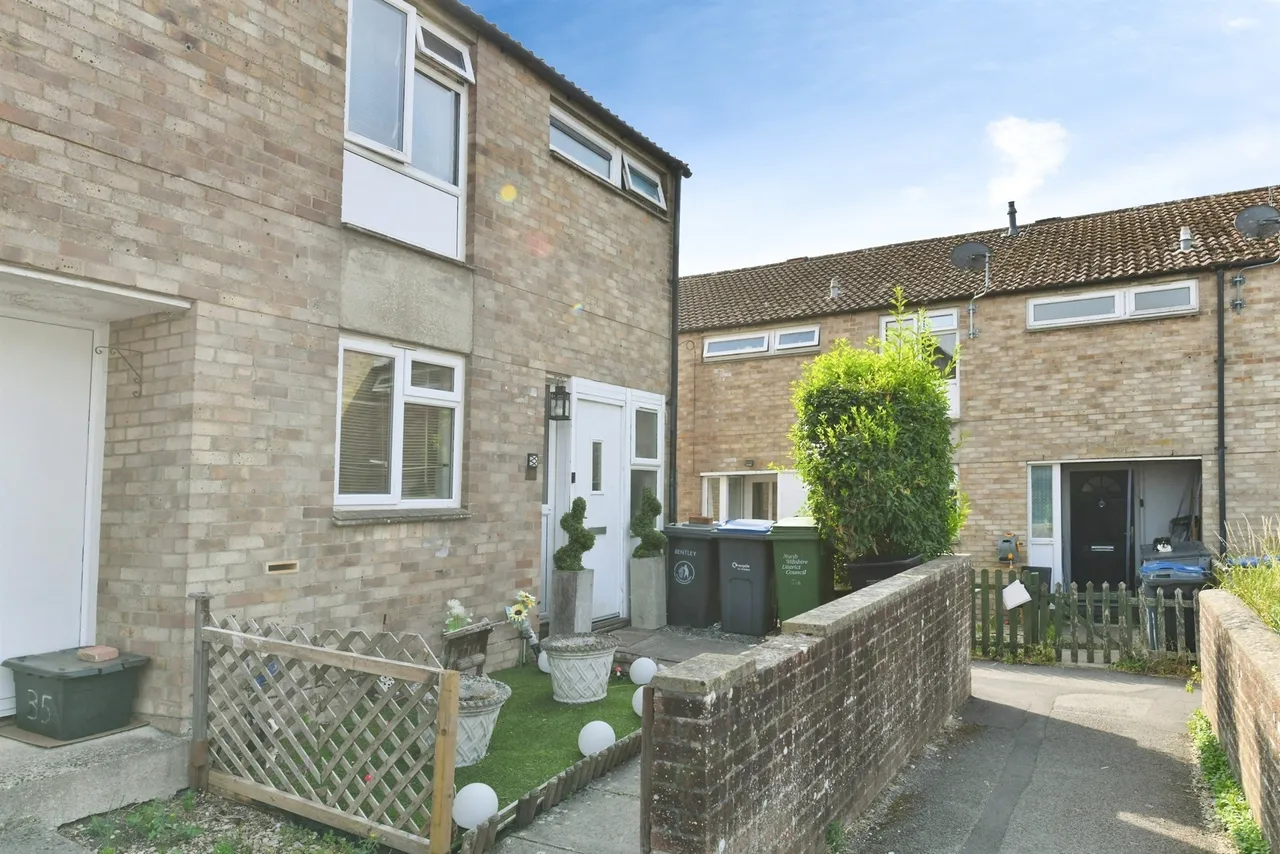 Ogilvie Square, Calne, photo 12