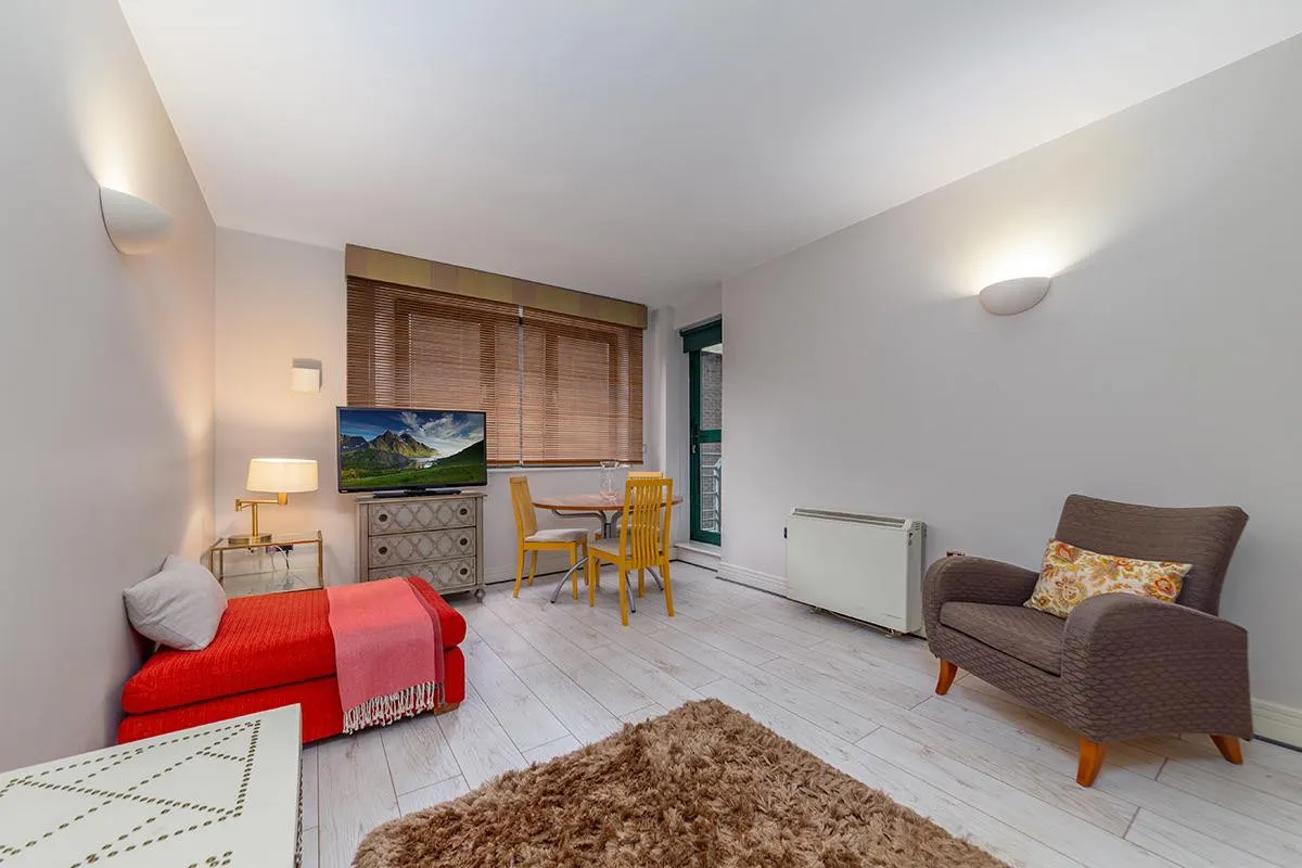 1 bed flat for sale, Mansell Street, London, E1