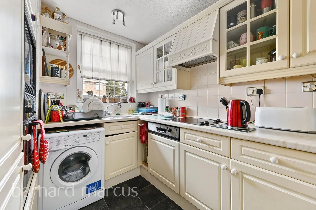 Spinney Close, New Malden, photo 3