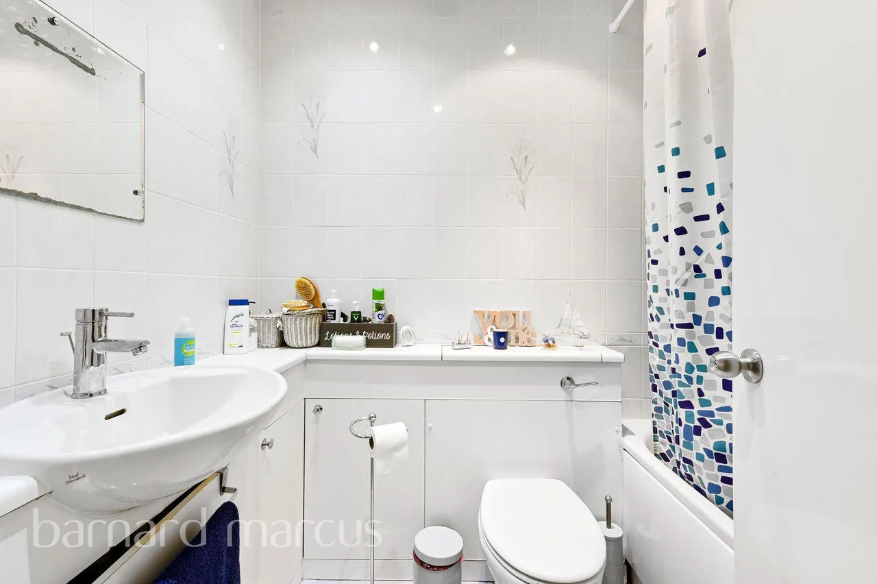 Spinney Close, New Malden, photo 8