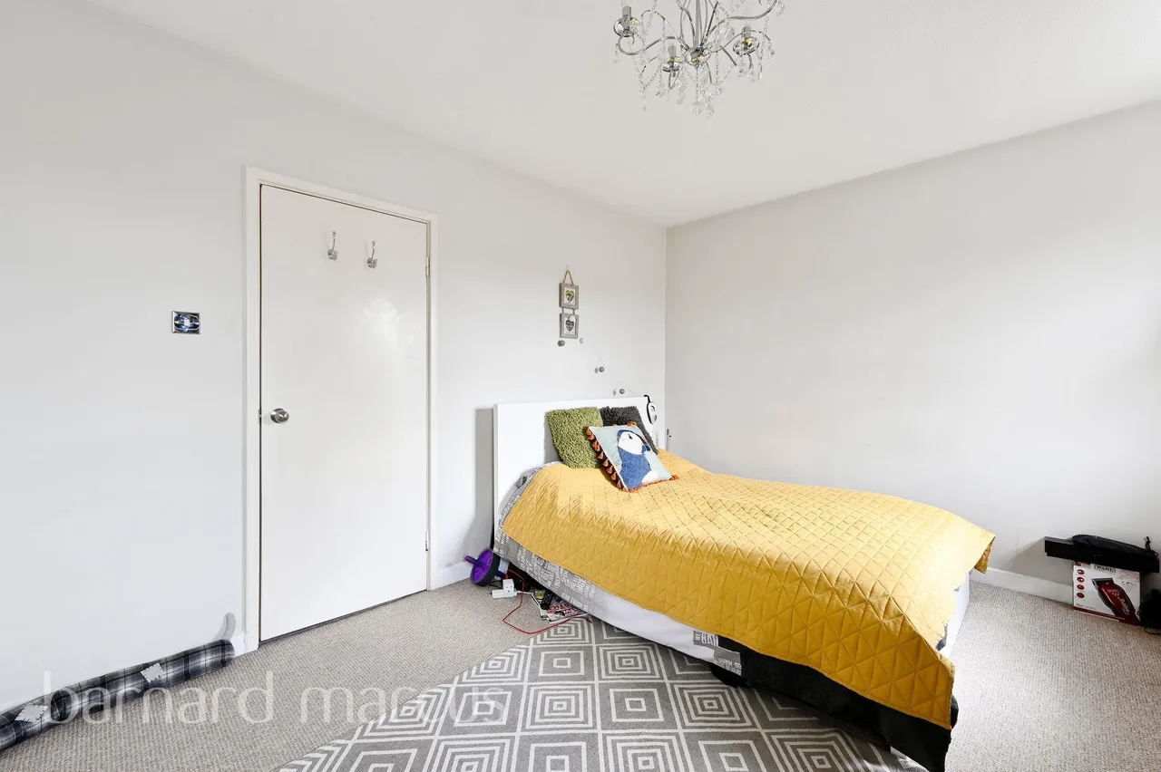 Spinney Close, New Malden, photo 5