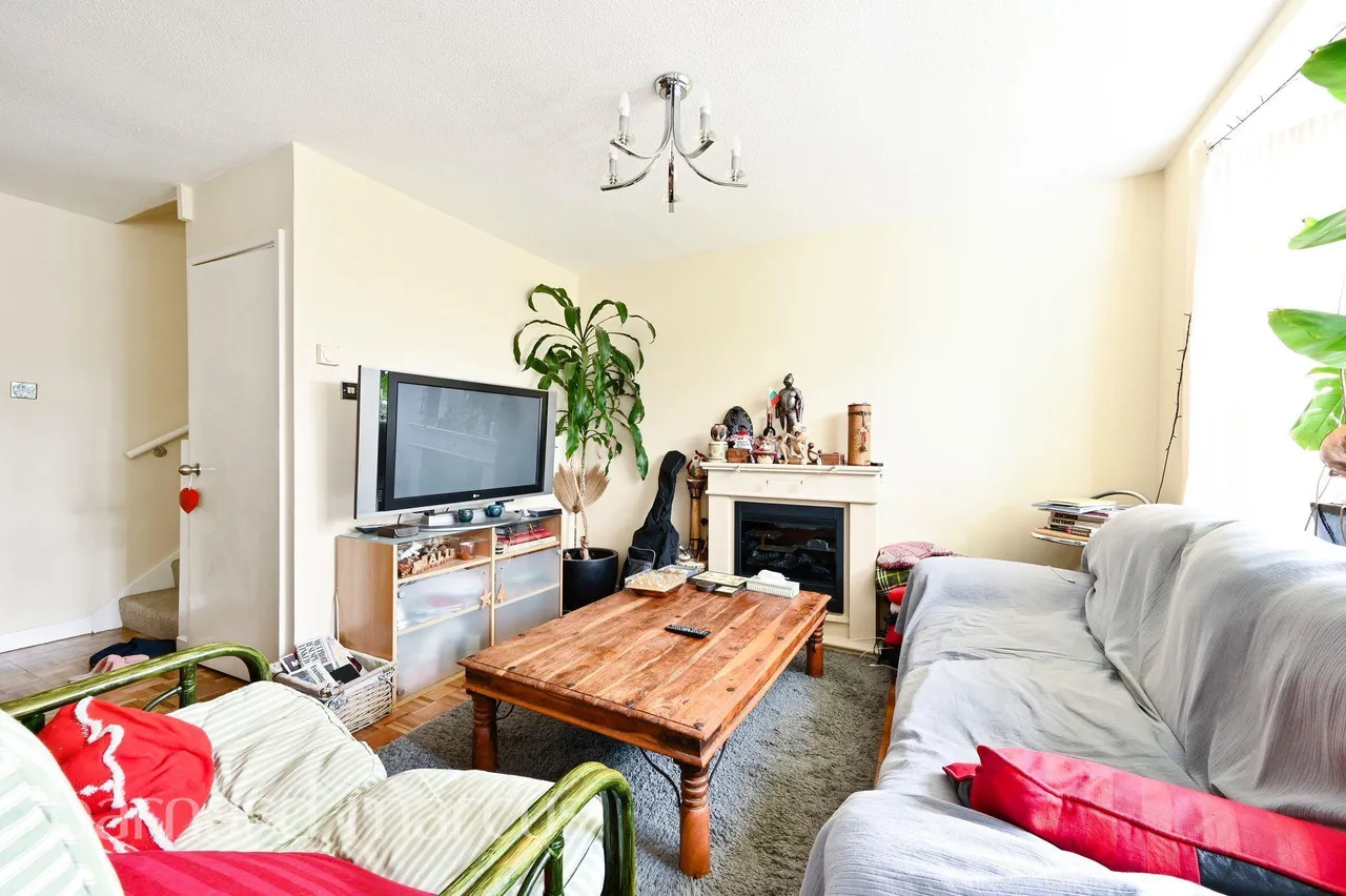 Spinney Close, New Malden, photo 2