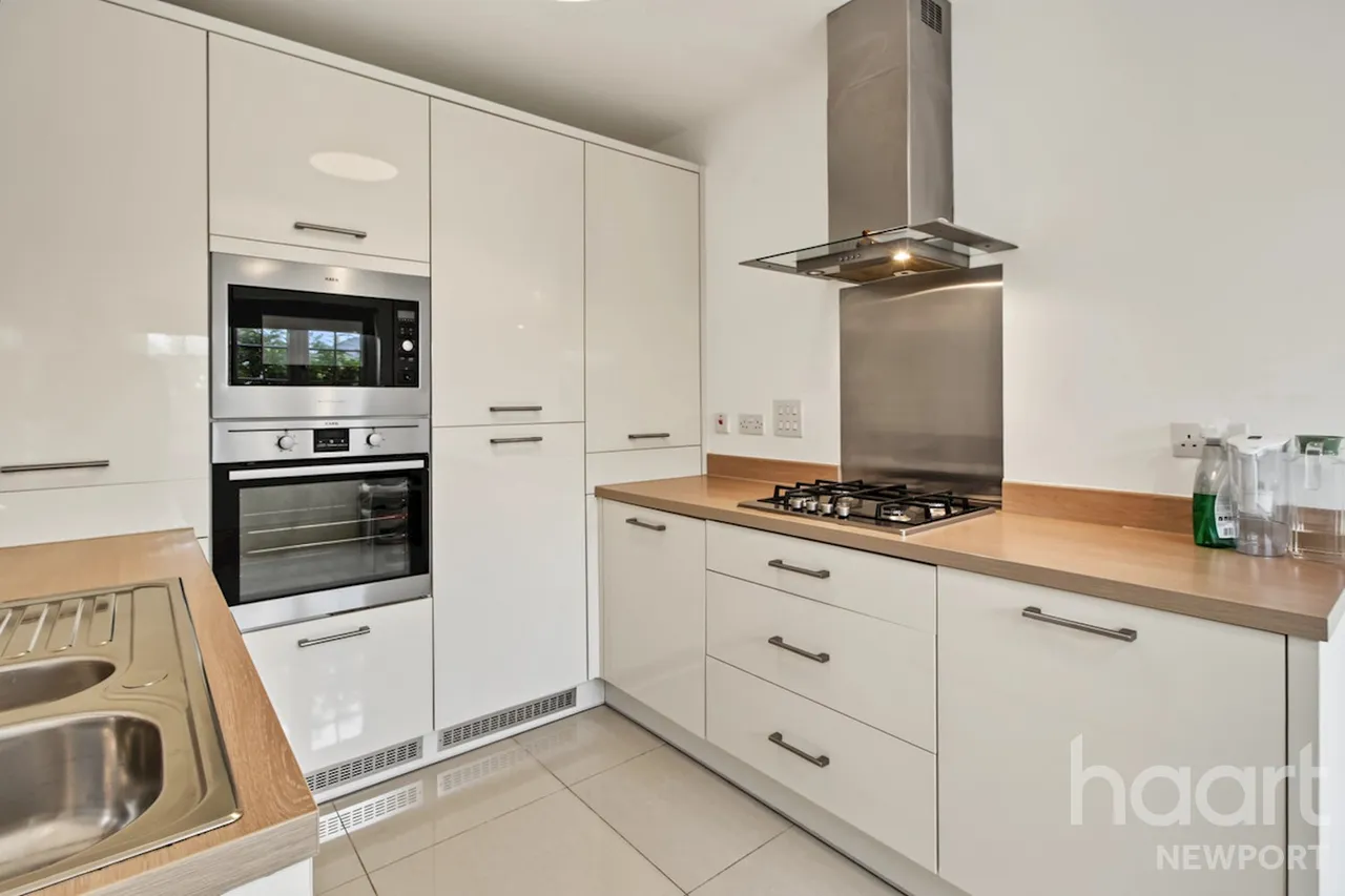 Capel Dewi Hall Road, NP20, photo 7