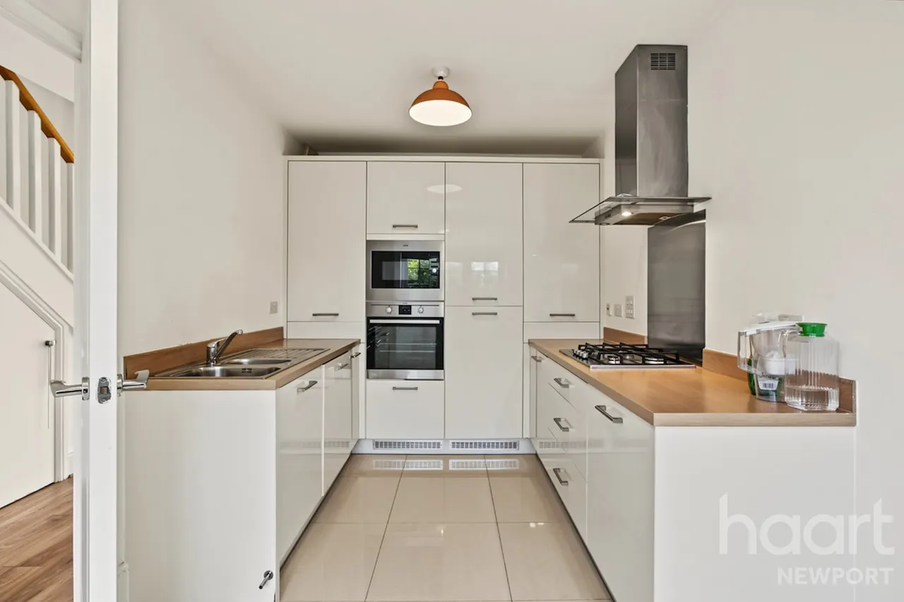 Capel Dewi Hall Road, NP20, photo 2