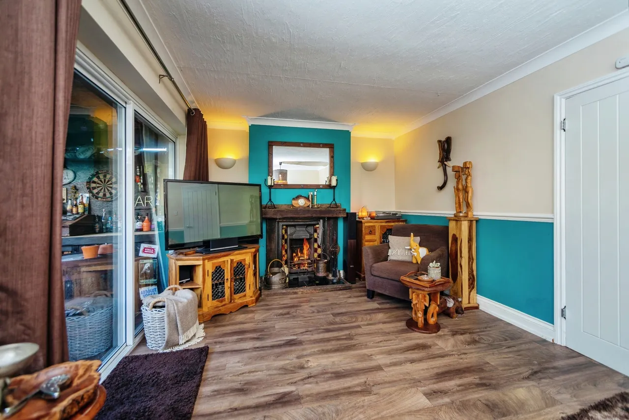 Queendown Avenue, Rainham, Gillingham, Kent, ME8, photo 2