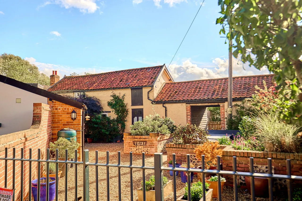 Bunwell Road, Besthorpe, NR17, photo 48
