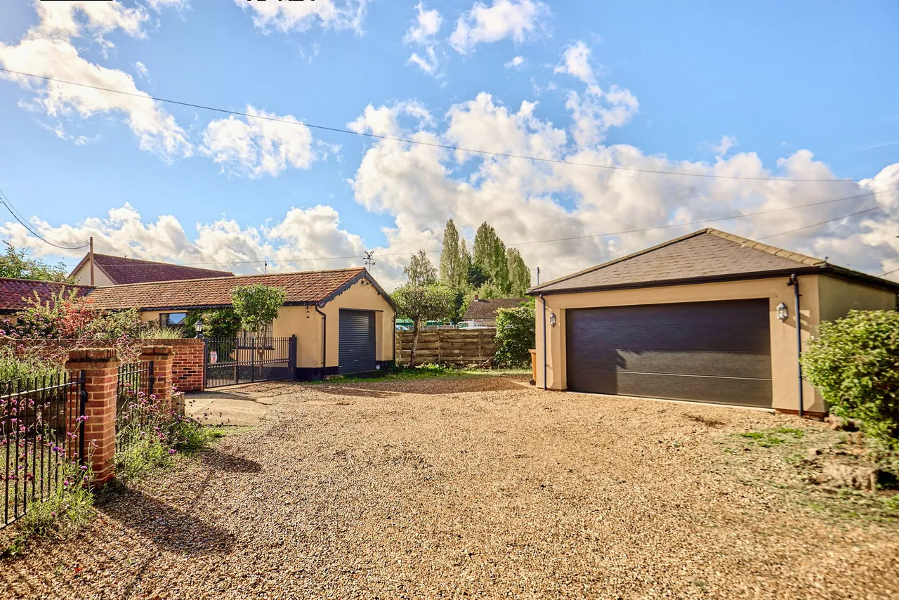 Bunwell Road, Besthorpe, NR17, photo 52