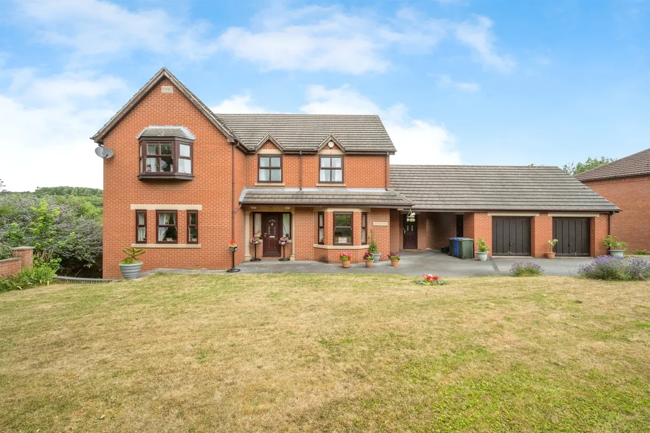 4 bed house for sale — Windgate Hill, Conisbrough, Doncaster