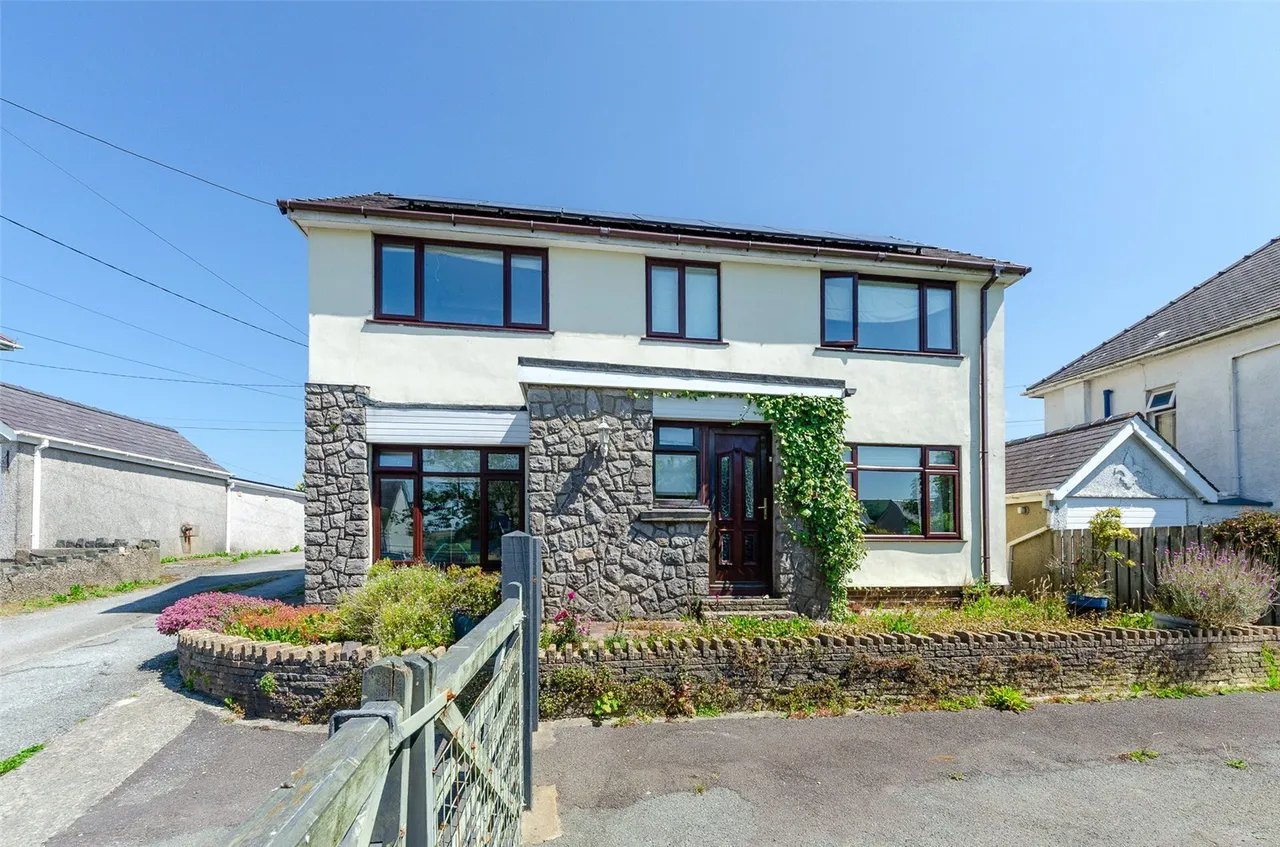 4 bed house for sale, Waunfawr, Caernarfon, LL55