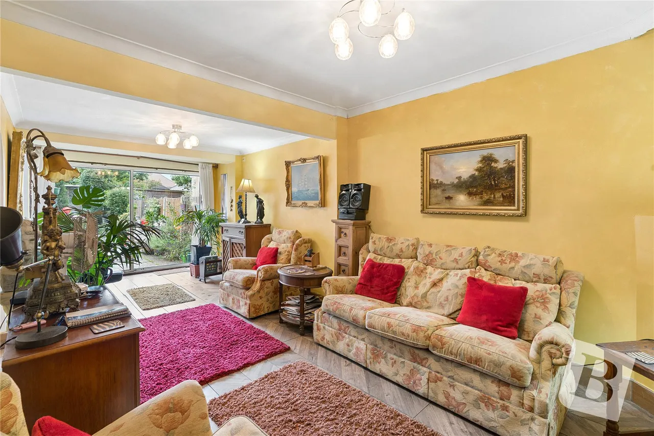 Parkside Avenue, Romford, RM1, photo 2
