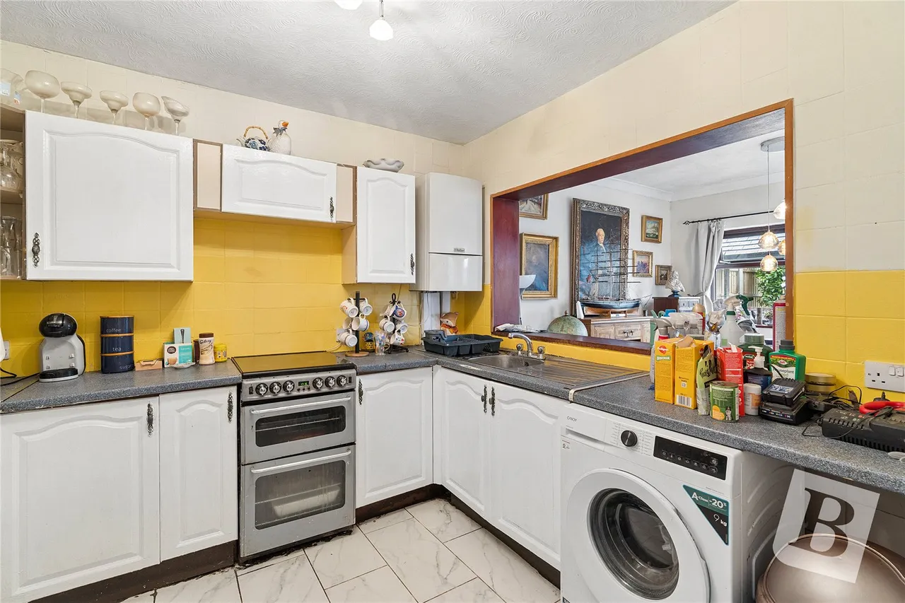 Parkside Avenue, Romford, RM1, photo 3