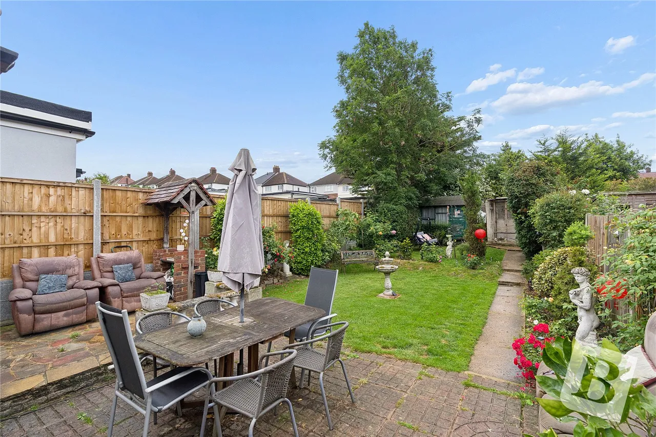 Parkside Avenue, Romford, RM1, photo 4