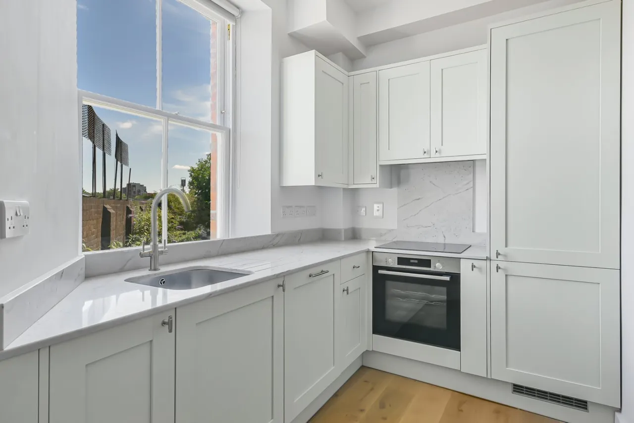 Kilburn High Road, London, NW6, photo 2