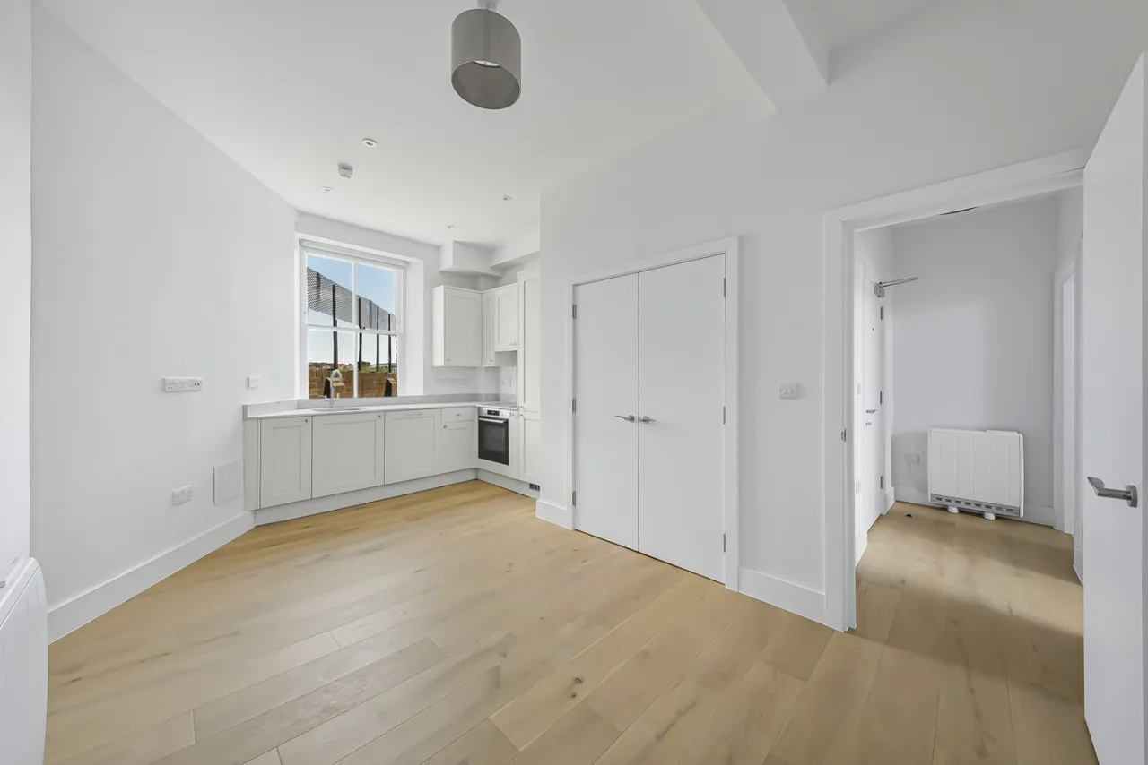1 bed flat to rent, Kilburn High Road, London, NW6