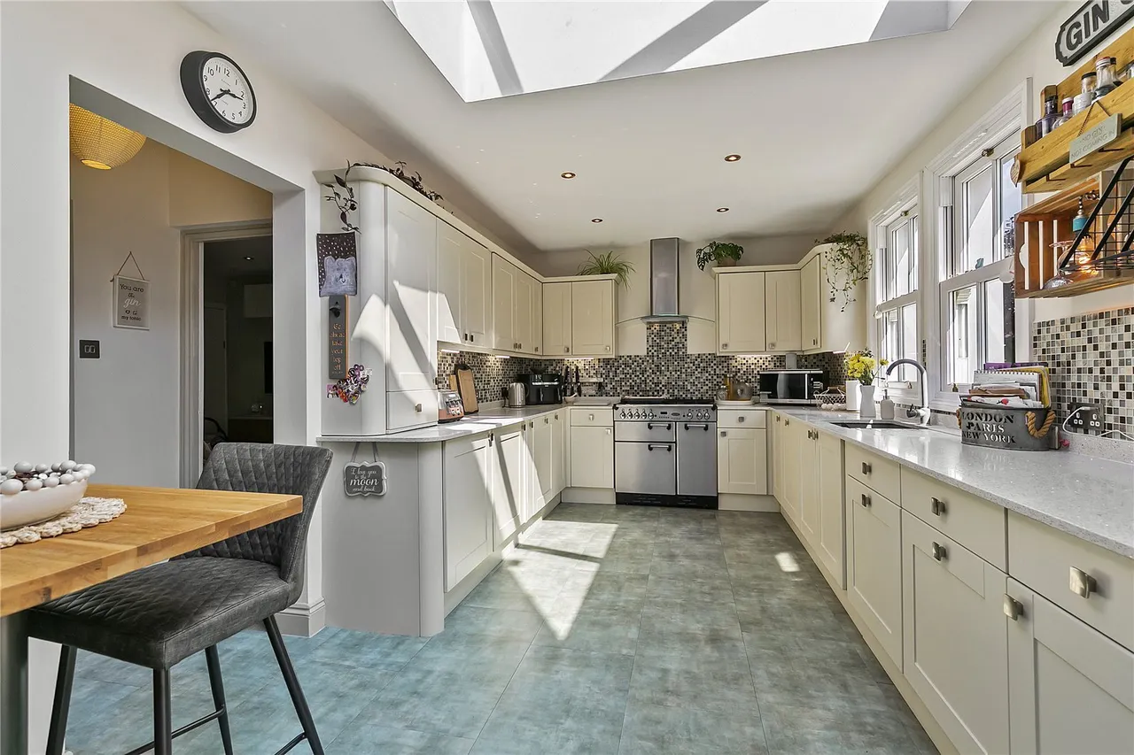 St. Georges Road, Feltham, TW13, photo 4