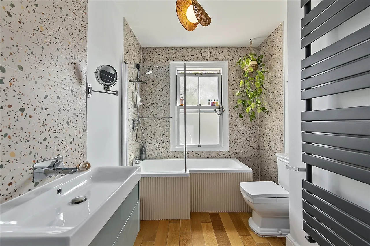 St. Georges Road, Feltham, TW13, photo 8
