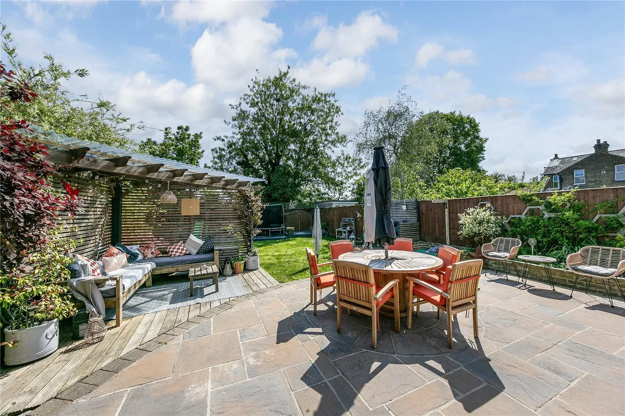 St. Georges Road, Feltham, TW13, photo 3