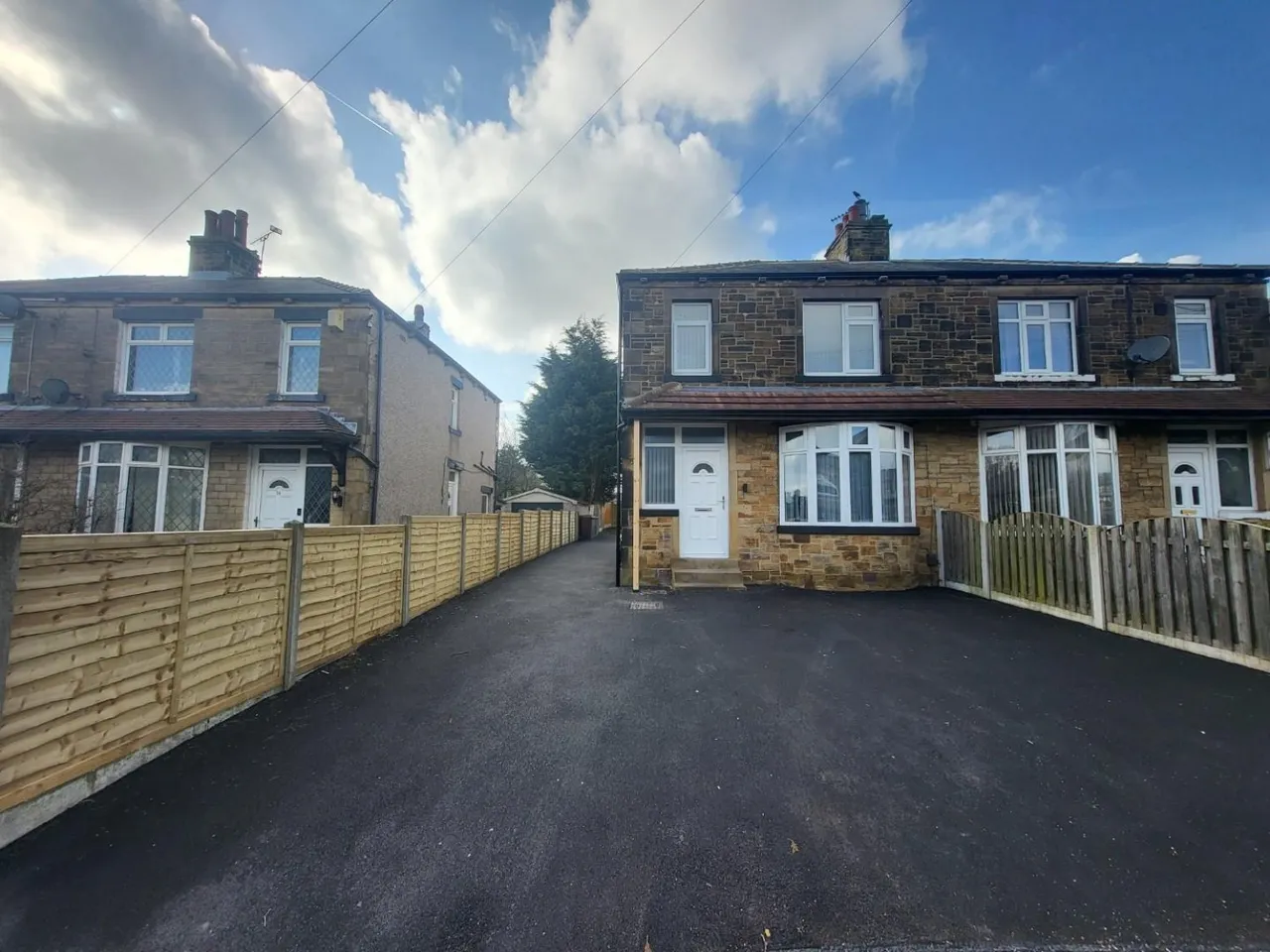3 bed house to rent — Peckover Drive, Pudsey, LS28 8EF