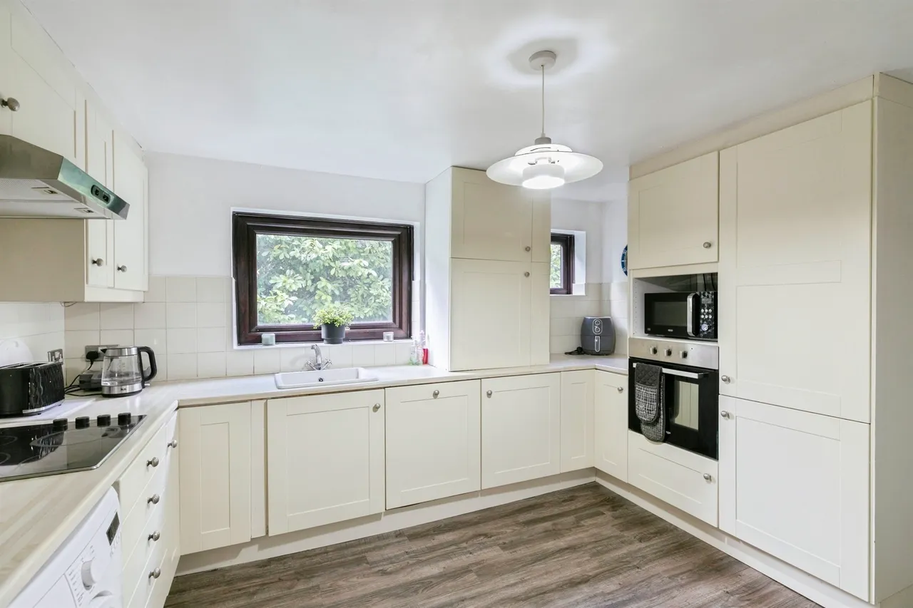 The Cross, Silkstone, S75, photo 5