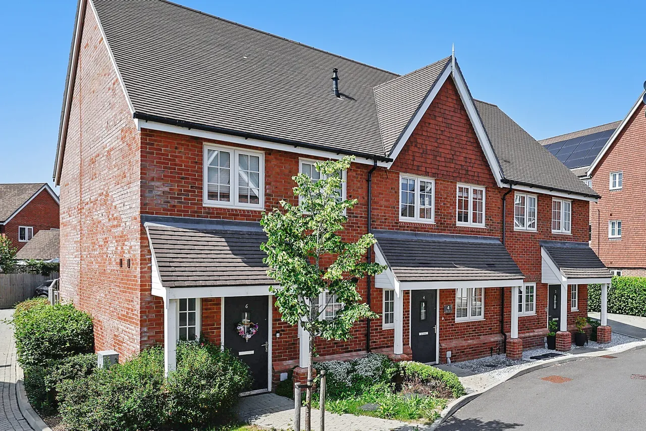 2 bed property for sale, Elson Road, Horley, RH6