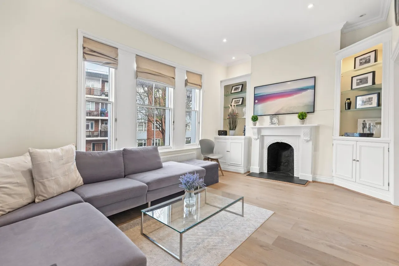 3 bed flat to rent, Portobello Road, London, W11