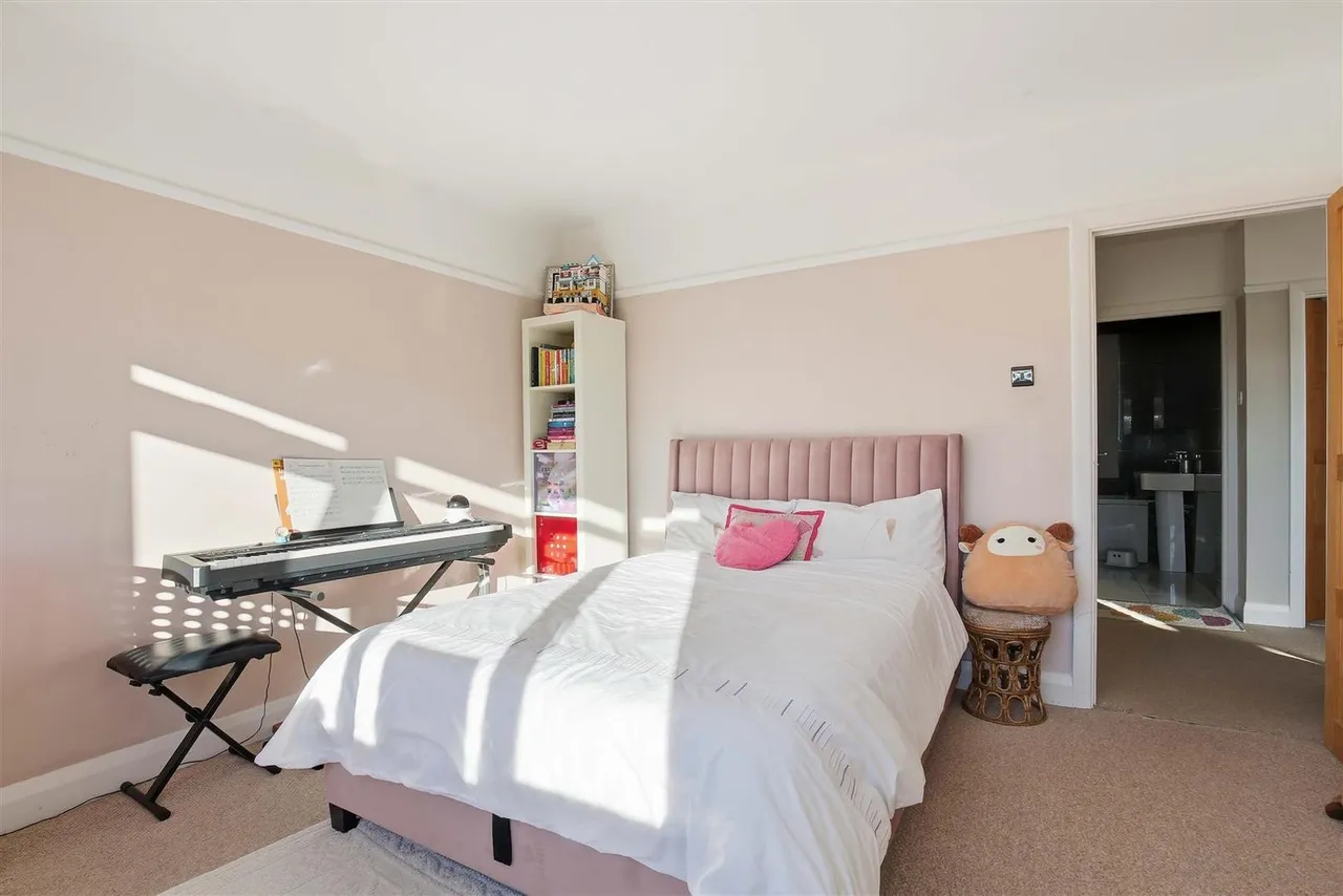 Northey Avenue, South Cheam, SM2 7HR, photo 20