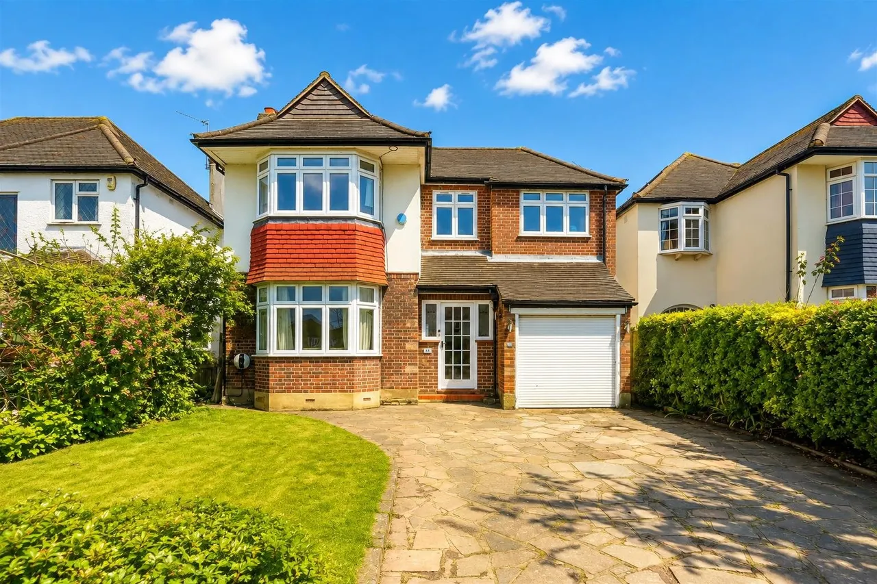 4 bed house for sale — Northey Avenue, South Cheam, SM2 7HR