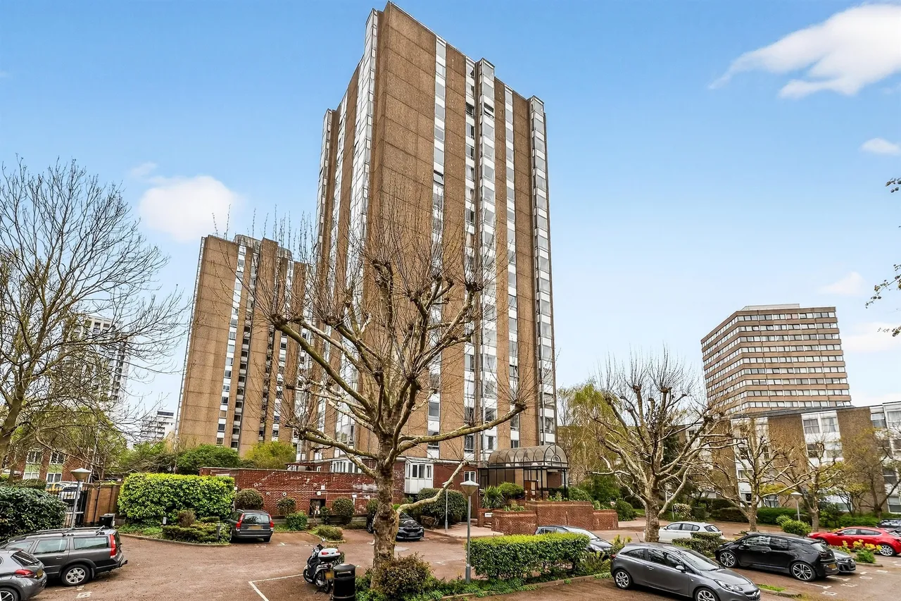 Bramlands Close, London, photo 9