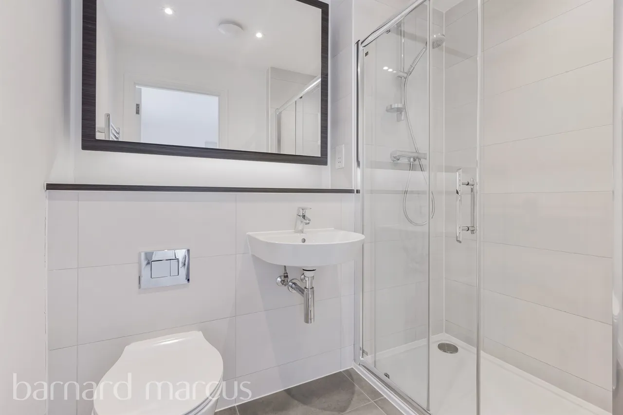 Ceres Crescent, Epsom, KT17, photo 6