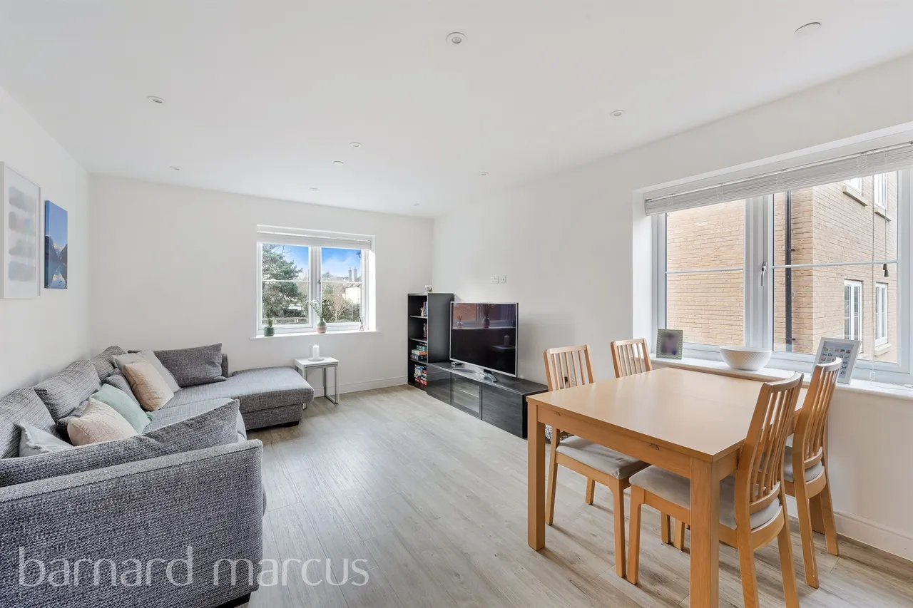 Ceres Crescent, Epsom, KT17, photo 3