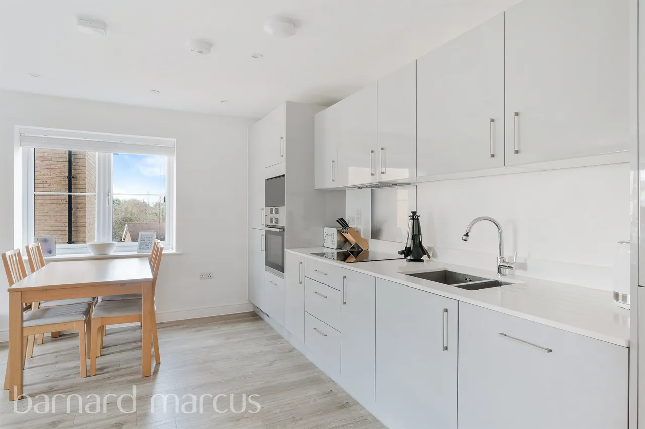 Ceres Crescent, Epsom, KT17, photo 4