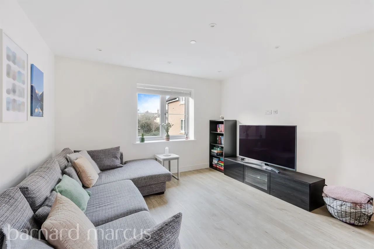 Ceres Crescent, Epsom, KT17, photo 7