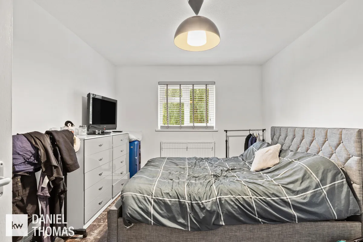 Daniel Thomas, Badburgham Court, EN9, photo 6
