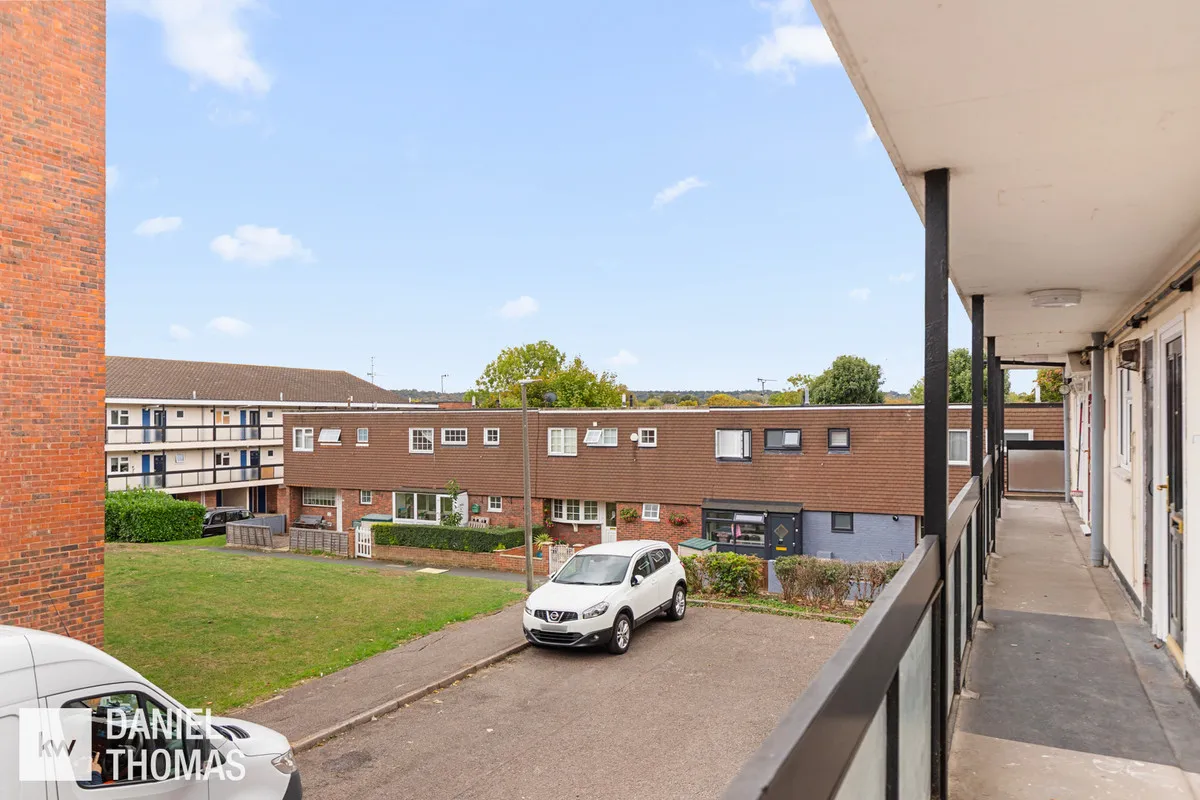 Daniel Thomas, Badburgham Court, EN9, photo 7