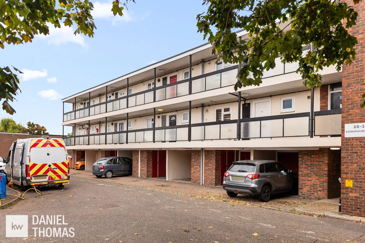 Daniel Thomas, Badburgham Court, EN9, photo 8