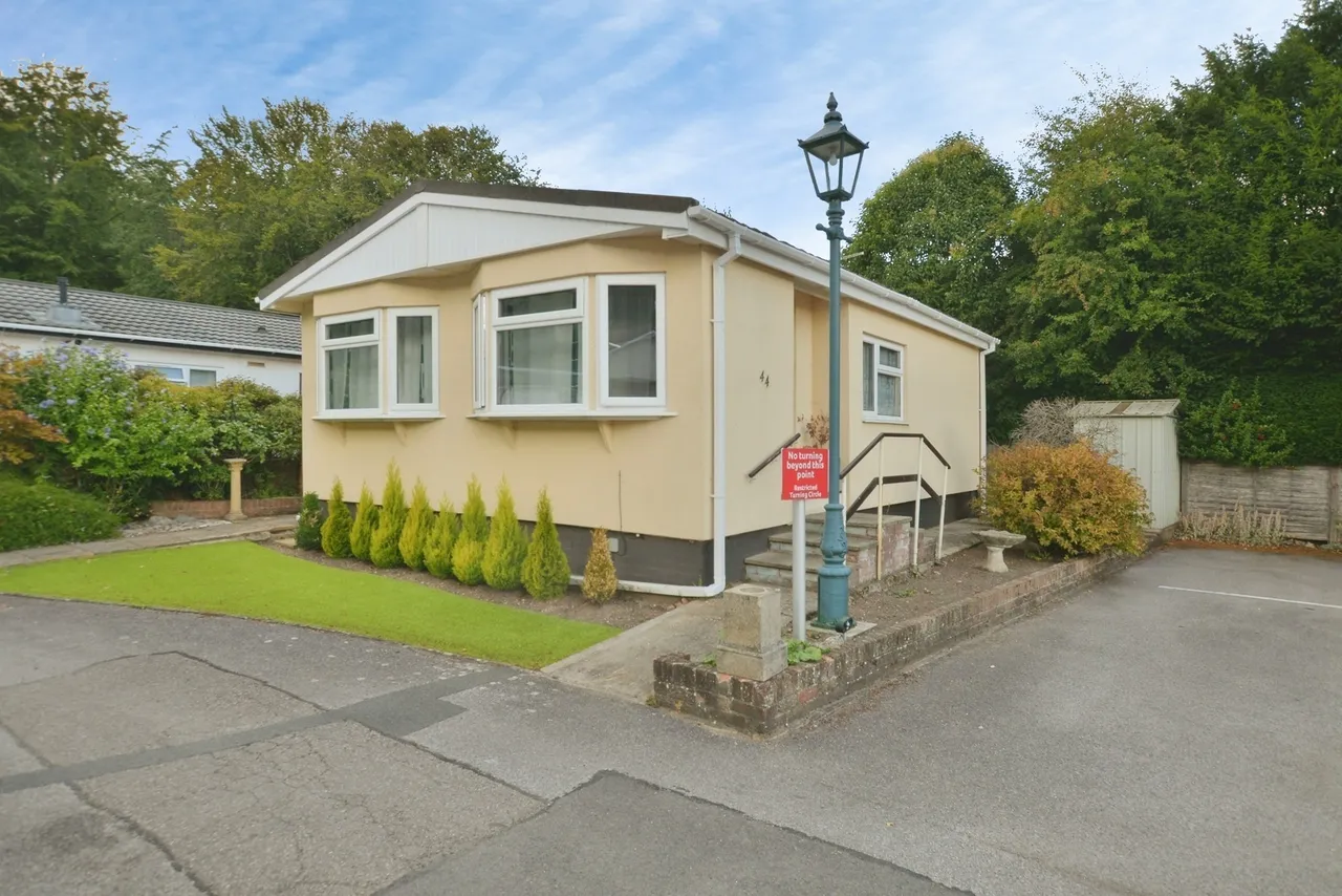 2 bed mobile home for sale, Canterbury Road, Charing, TN27