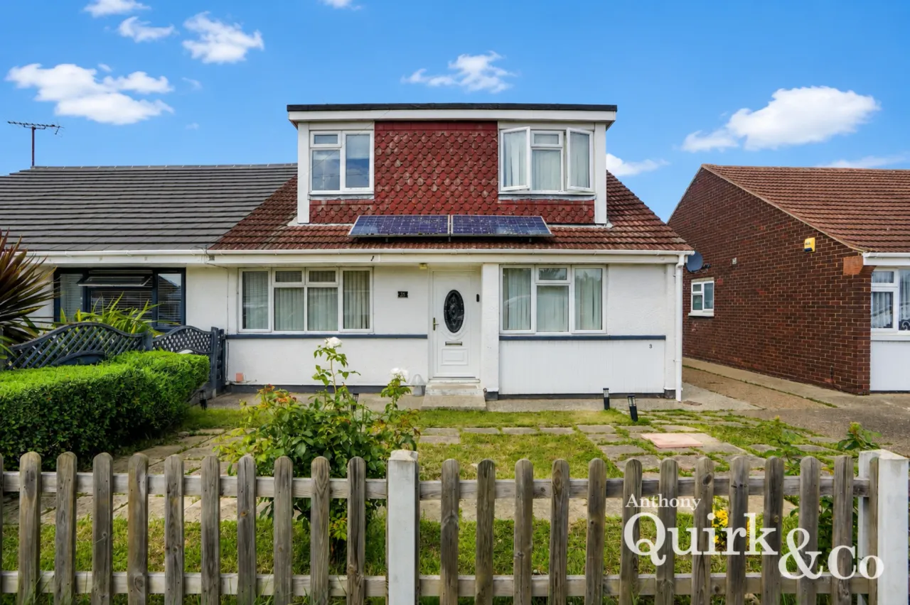 5 bed property for sale, Birch Close, Canvey Island, SS8