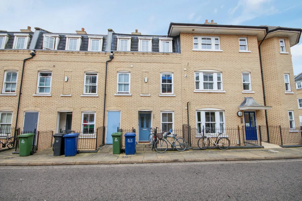 4 bed house to rent — St Matthew's Gardens