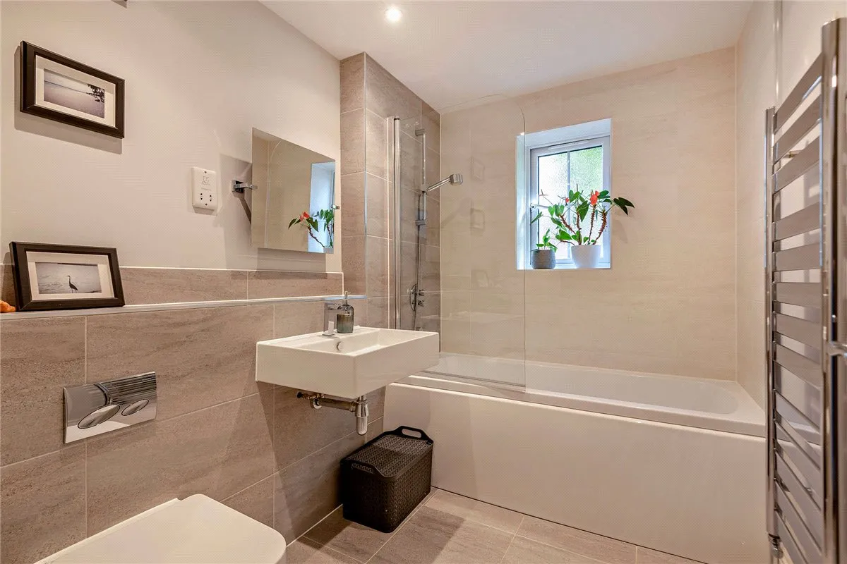 Folly Court, Cold Ash, RG18, photo 12