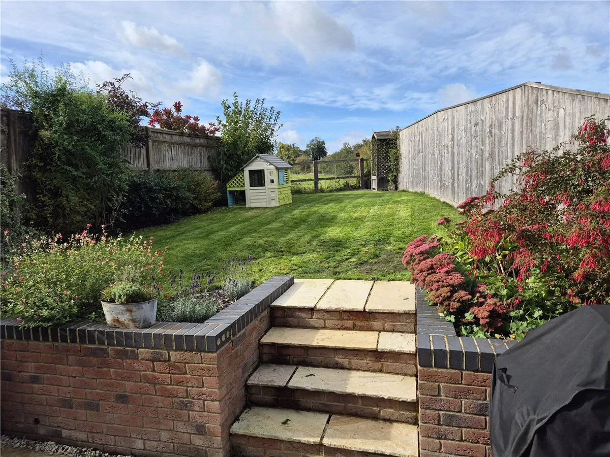 Folly Court, Cold Ash, RG18, photo 2