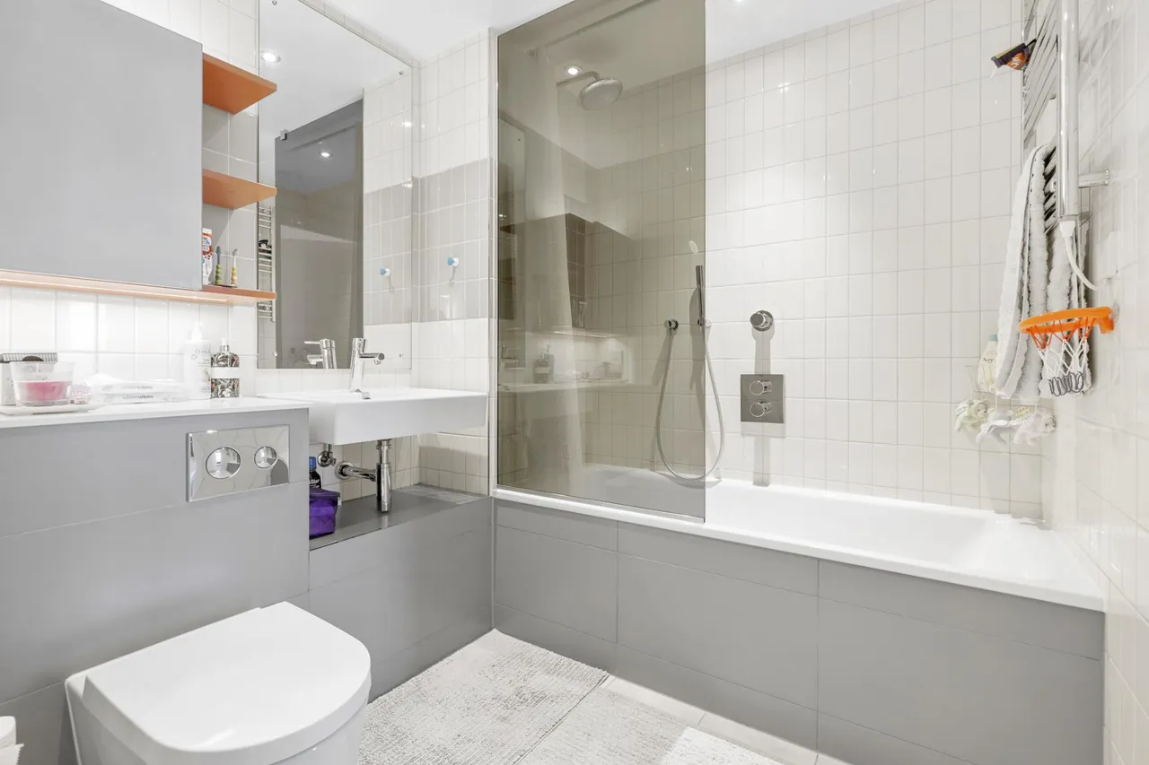 Tidal Basin Road, London, E16, photo 8