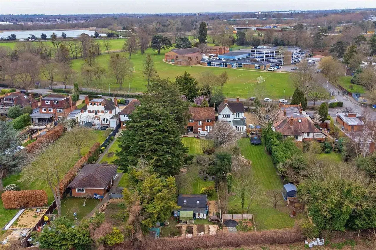 Slough Road, Datchet, SL3, photo 20